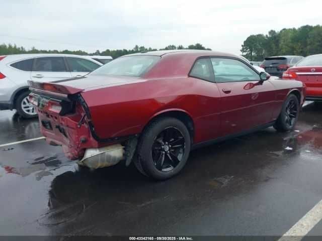 Додж Челенджер 2018 в Ровно на Automoto.ua Красный Додж Челенджер, объемом двигателя 3.6 л и пробегом 84 тыс. км за 4500 $, фото 3 на Automoto.ua