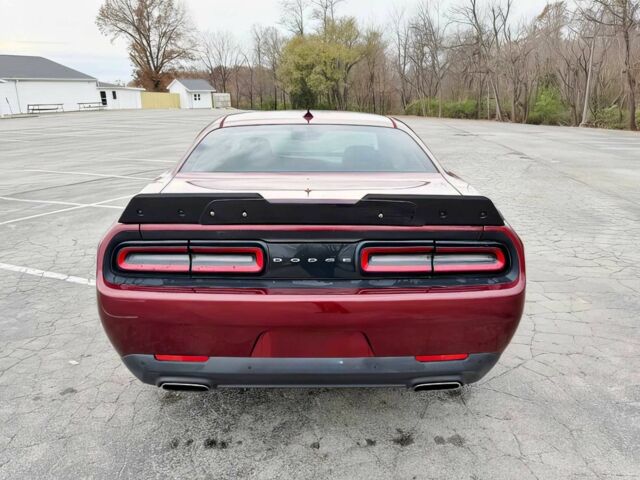 Красный Додж Челенджер, объемом двигателя 3.6 л и пробегом 36 тыс. км за 14000 $, фото 4 на Automoto.ua