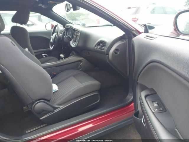 Додж Челенджер 2018 в Ровно на Automoto.ua Красный Додж Челенджер, объемом двигателя 3.6 л и пробегом 84 тыс. км за 4500 $, фото 4 на Automoto.ua