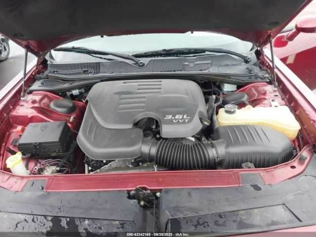 Додж Челенджер 2018 в Ровно на Automoto.ua Красный Додж Челенджер, объемом двигателя 3.6 л и пробегом 84 тыс. км за 4500 $, фото 9 на Automoto.ua