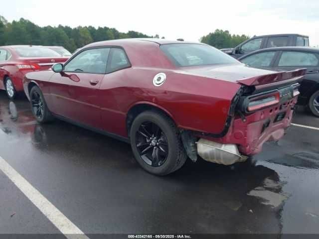 Додж Челенджер 2018 в Ровно на Automoto.ua Красный Додж Челенджер, объемом двигателя 3.6 л и пробегом 84 тыс. км за 4500 $, фото 2 на Automoto.ua
