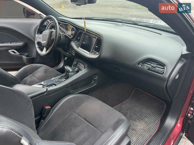 Красный Додж Челенджер, объемом двигателя 3.6 л и пробегом 124 тыс. км за 20500 $, фото 10 на Automoto.ua