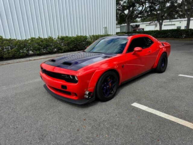 Красный Додж Челенджер, объемом двигателя 6.2 л и пробегом 41 тыс. км за 11200 $, фото 2 на Automoto.ua