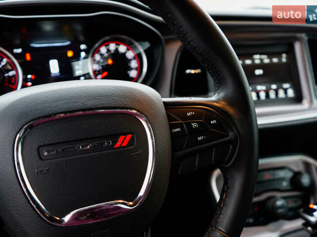 Красный Додж Челенджер, объемом двигателя 3.6 л и пробегом 8 тыс. км за 19999 $, фото 18 на Automoto.ua