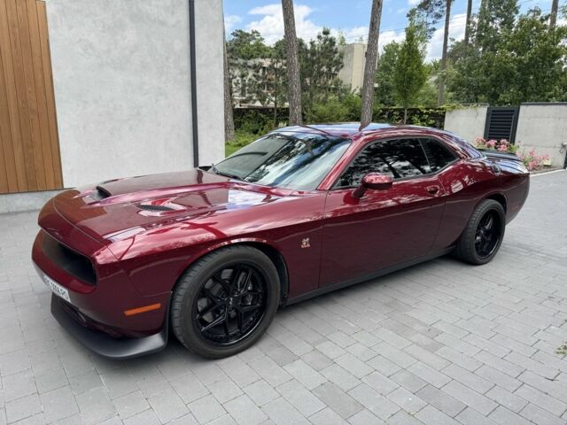 Красный Додж Челенджер, объемом двигателя 6.4 л и пробегом 66 тыс. км за 39000 $, фото 2 на Automoto.ua