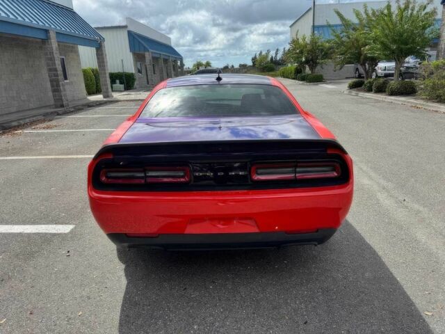 Красный Додж Челенджер, объемом двигателя 6.2 л и пробегом 41 тыс. км за 11200 $, фото 6 на Automoto.ua