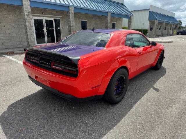 Красный Додж Челенджер, объемом двигателя 6.2 л и пробегом 41 тыс. км за 11200 $, фото 7 на Automoto.ua
