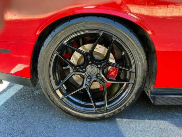 Додж Челенджер 2019 в Киеве на Automoto.ua Красный Додж Челенджер, объемом двигателя 6.4 л и пробегом 48 тыс. км за 16200 $, фото 13 на Automoto.ua