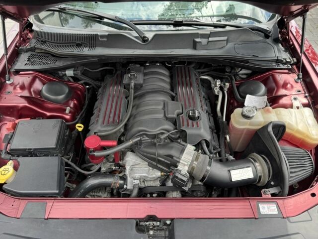 Красный Додж Челенджер, объемом двигателя 6.4 л и пробегом 66 тыс. км за 39000 $, фото 6 на Automoto.ua