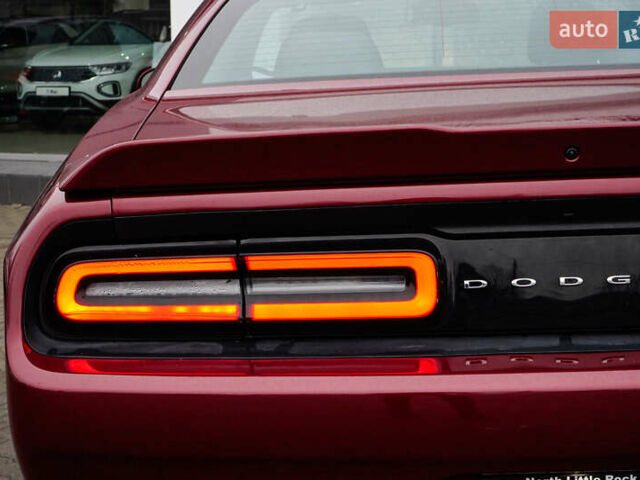 Красный Додж Челенджер, объемом двигателя 3.6 л и пробегом 13 тыс. км за 19999 $, фото 5 на Automoto.ua