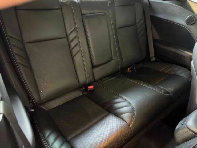 Красный Додж Челенджер, объемом двигателя 6.2 л и пробегом 41 тыс. км за 11200 $, фото 10 на Automoto.ua