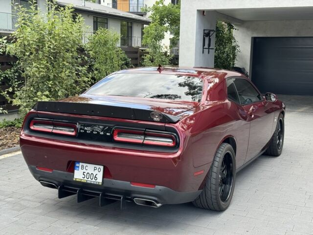 Красный Додж Челенджер, объемом двигателя 6.4 л и пробегом 66 тыс. км за 39000 $, фото 5 на Automoto.ua