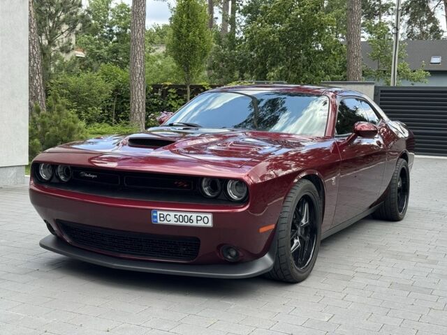 Красный Додж Челенджер, объемом двигателя 6.4 л и пробегом 66 тыс. км за 39000 $, фото 1 на Automoto.ua