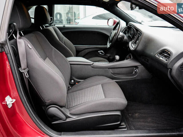 Красный Додж Челенджер, объемом двигателя 3.6 л и пробегом 8 тыс. км за 19999 $, фото 25 на Automoto.ua