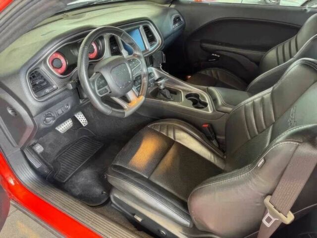 Красный Додж Челенджер, объемом двигателя 6.2 л и пробегом 41 тыс. км за 11200 $, фото 8 на Automoto.ua