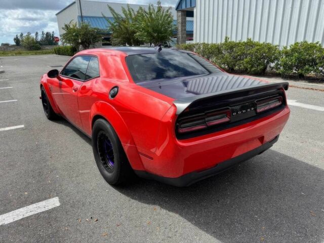 Красный Додж Челенджер, объемом двигателя 6.2 л и пробегом 41 тыс. км за 11200 $, фото 5 на Automoto.ua