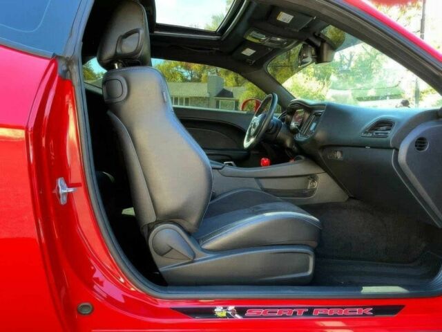 Додж Челенджер 2019 в Киеве на Automoto.ua Красный Додж Челенджер, объемом двигателя 6.4 л и пробегом 48 тыс. км за 16200 $, фото 8 на Automoto.ua