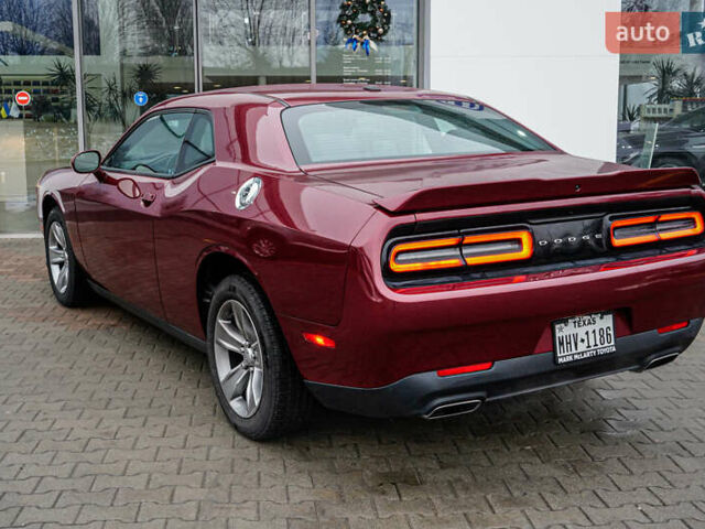 Красный Додж Челенджер, объемом двигателя 3.6 л и пробегом 13 тыс. км за 19999 $, фото 4 на Automoto.ua