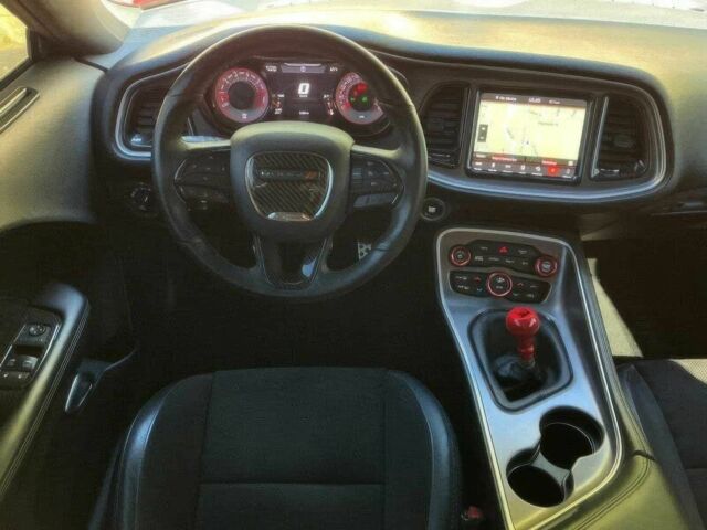 Додж Челенджер 2019 в Киеве на Automoto.ua Красный Додж Челенджер, объемом двигателя 6.4 л и пробегом 48 тыс. км за 16200 $, фото 10 на Automoto.ua