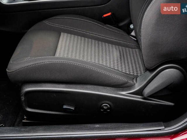 Красный Додж Челенджер, объемом двигателя 3.6 л и пробегом 8 тыс. км за 19999 $, фото 13 на Automoto.ua