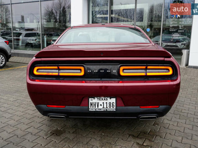 Красный Додж Челенджер, объемом двигателя 3.6 л и пробегом 8 тыс. км за 19999 $, фото 6 на Automoto.ua