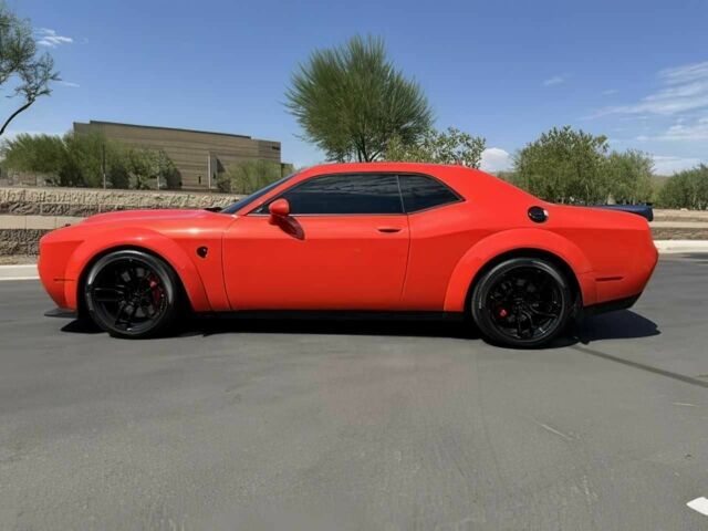 Красный Додж Челенджер, объемом двигателя 6.2 л и пробегом 44 тыс. км за 16800 $, фото 3 на Automoto.ua