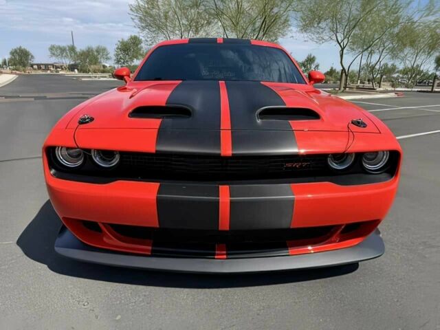 Красный Додж Челенджер, объемом двигателя 6.2 л и пробегом 44 тыс. км за 16800 $, фото 1 на Automoto.ua