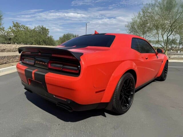 Красный Додж Челенджер, объемом двигателя 6.2 л и пробегом 44 тыс. км за 16800 $, фото 4 на Automoto.ua