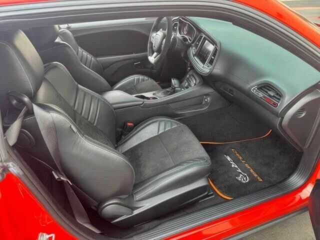 Червоний Додж Challenger, об'ємом двигуна 6.2 л та пробігом 37 тис. км за 8500 $, фото 17 на Automoto.ua
