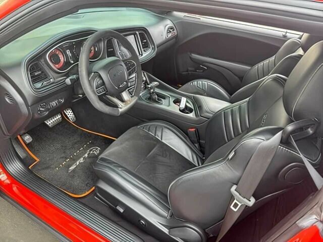 Красный Додж Челенджер, объемом двигателя 6.2 л и пробегом 44 тыс. км за 16800 $, фото 9 на Automoto.ua