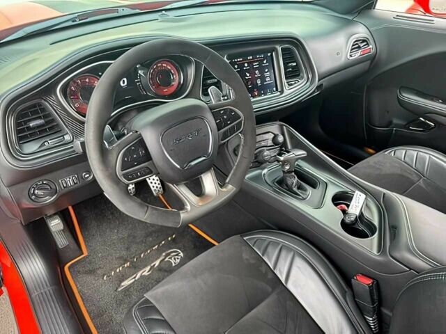 Красный Додж Челенджер, объемом двигателя 6.2 л и пробегом 44 тыс. км за 16800 $, фото 10 на Automoto.ua