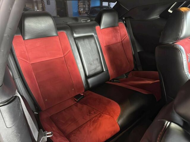 Красный Додж Челенджер, объемом двигателя 6.4 л и пробегом 45 тыс. км за 13000 $, фото 11 на Automoto.ua