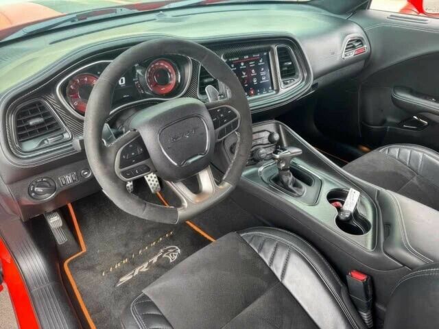 Червоний Додж Challenger, об'ємом двигуна 6.2 л та пробігом 37 тис. км за 8500 $, фото 11 на Automoto.ua