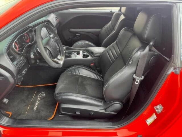 Червоний Додж Challenger, об'ємом двигуна 6.2 л та пробігом 37 тис. км за 8500 $, фото 10 на Automoto.ua