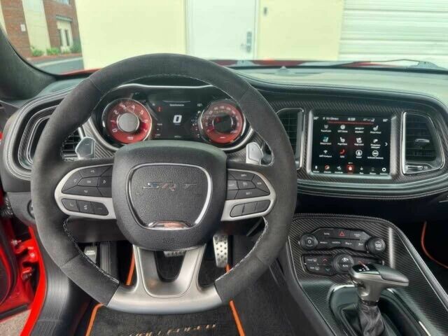 Червоний Додж Challenger, об'ємом двигуна 6.2 л та пробігом 37 тис. км за 8500 $, фото 13 на Automoto.ua