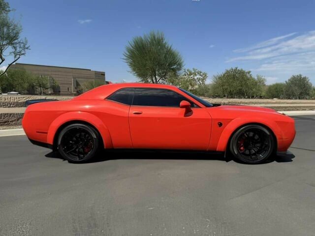 Красный Додж Челенджер, объемом двигателя 6.2 л и пробегом 44 тыс. км за 16800 $, фото 7 на Automoto.ua