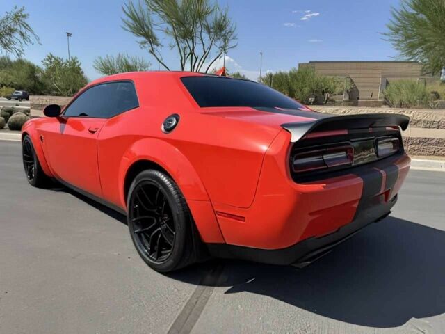 Красный Додж Челенджер, объемом двигателя 6.2 л и пробегом 44 тыс. км за 16800 $, фото 6 на Automoto.ua