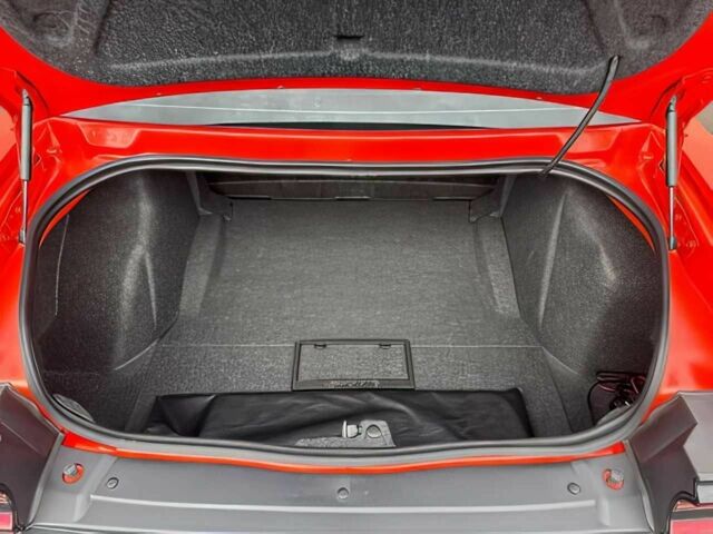 Красный Додж Челенджер, объемом двигателя 6.2 л и пробегом 44 тыс. км за 16800 $, фото 13 на Automoto.ua