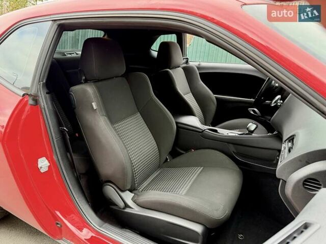 Червоний Додж Challenger, об'ємом двигуна 5.65 л та пробігом 56 тис. км за 28500 $, фото 10 на Automoto.ua