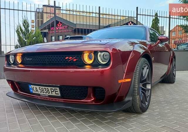 Красный Додж Челенджер, объемом двигателя 6.42 л и пробегом 34 тыс. км за 45900 $, фото 11 на Automoto.ua