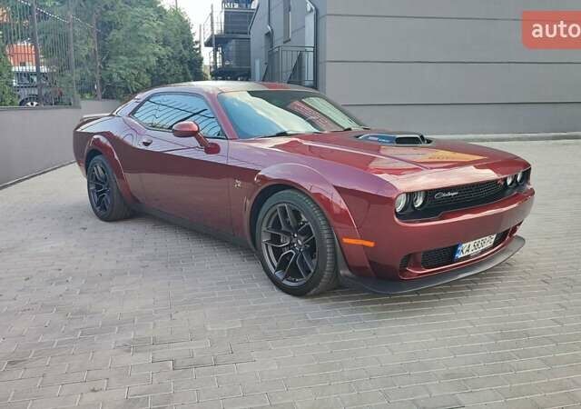 Красный Додж Челенджер, объемом двигателя 6.42 л и пробегом 34 тыс. км за 45900 $, фото 3 на Automoto.ua