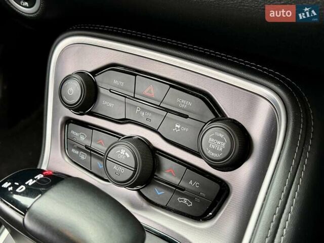 Червоний Додж Challenger, об'ємом двигуна 5.65 л та пробігом 56 тис. км за 28500 $, фото 16 на Automoto.ua