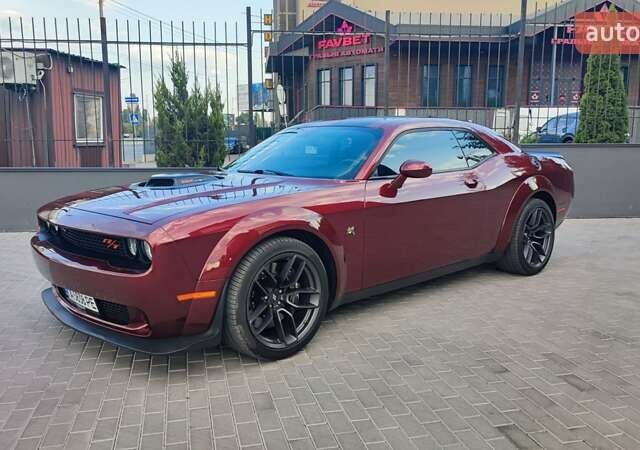 Красный Додж Челенджер, объемом двигателя 6.42 л и пробегом 34 тыс. км за 45900 $, фото 2 на Automoto.ua