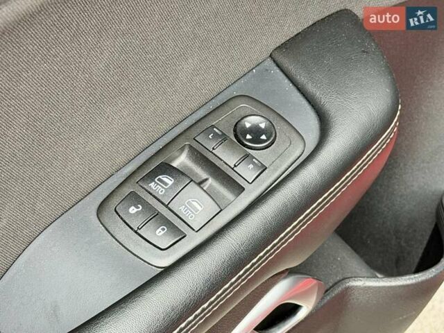 Червоний Додж Challenger, об'ємом двигуна 5.65 л та пробігом 56 тис. км за 28500 $, фото 18 на Automoto.ua