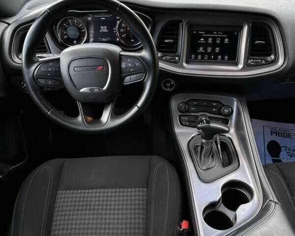 Красный Додж Челенджер, объемом двигателя 3.6 л и пробегом 16 тыс. км за 10500 $, фото 8 на Automoto.ua