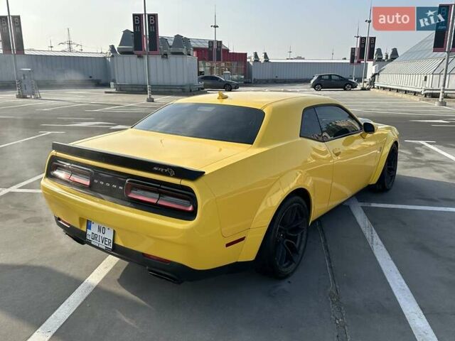 Желтый Додж Челенджер, объемом двигателя 6.17 л и пробегом 33 тыс. км за 45000 $, фото 19 на Automoto.ua