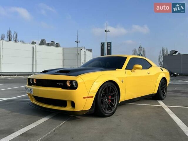 Желтый Додж Челенджер, объемом двигателя 6.17 л и пробегом 33 тыс. км за 45000 $, фото 8 на Automoto.ua