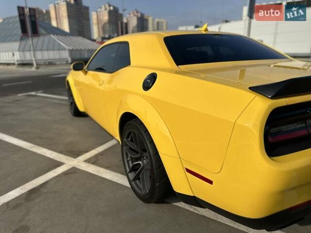 Желтый Додж Челенджер, объемом двигателя 6.17 л и пробегом 33 тыс. км за 45000 $, фото 18 на Automoto.ua