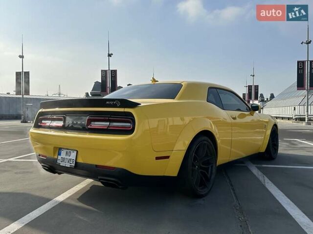 Желтый Додж Челенджер, объемом двигателя 6.17 л и пробегом 33 тыс. км за 45000 $, фото 20 на Automoto.ua