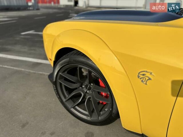 Желтый Додж Челенджер, объемом двигателя 6.17 л и пробегом 33 тыс. км за 45000 $, фото 24 на Automoto.ua